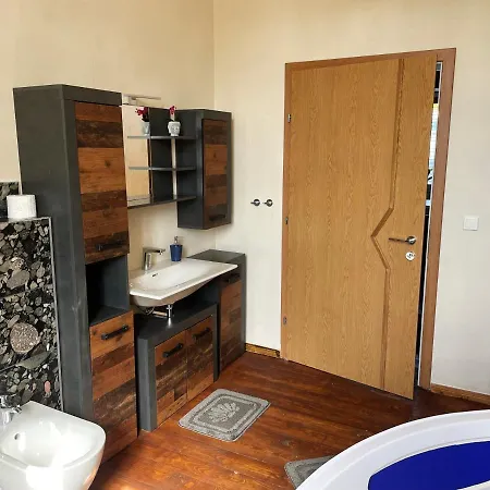 Dz - Mit Klimaanlage, Whirlpool Und Freiem Wlan - Ruhige, Zentrale Lage In דירה